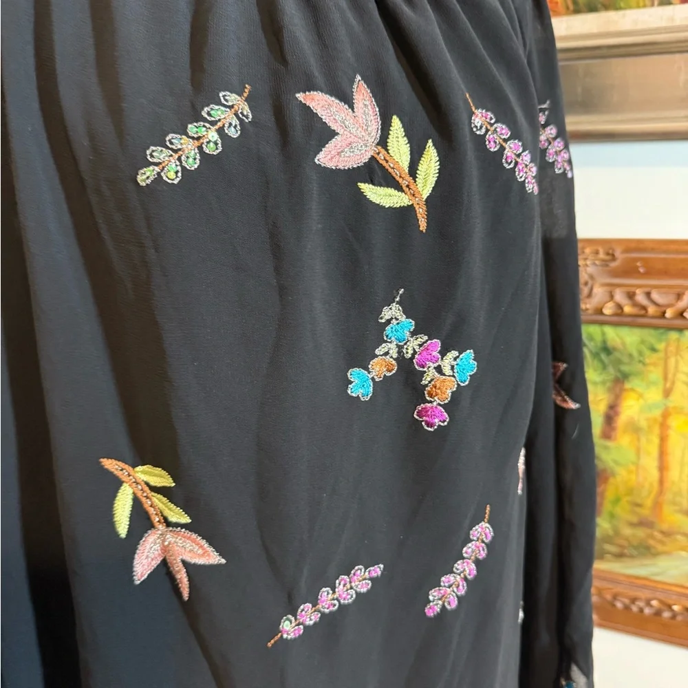 🐠 Floral Embroidered Black Women's Top